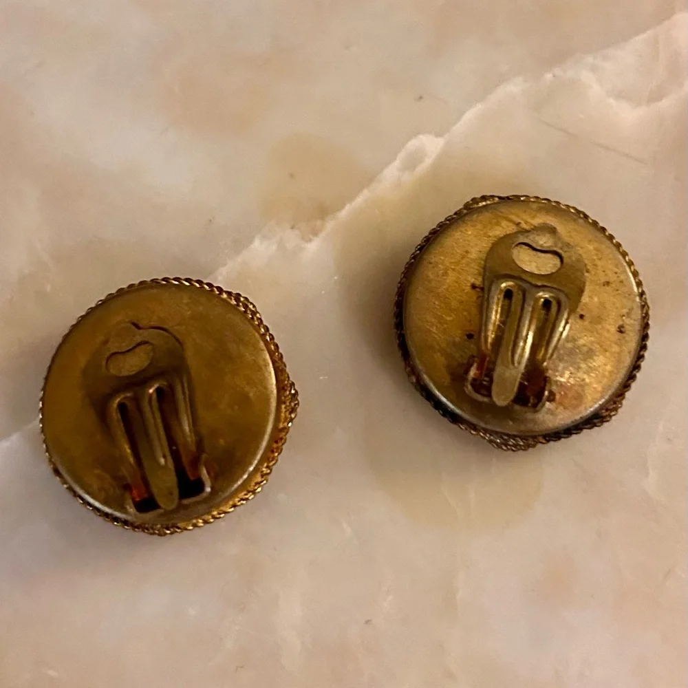 Vintage  Micromosaic Clip on Earrings - Picture 13 of 14